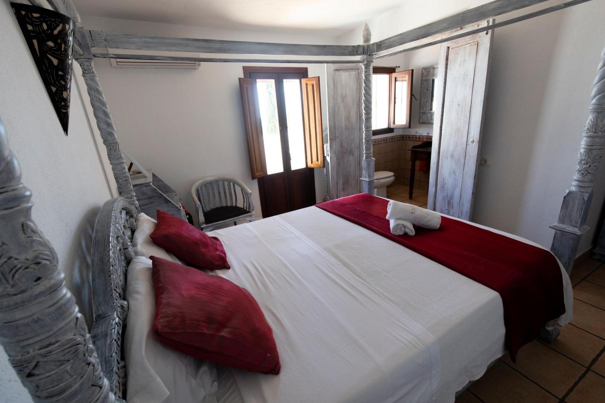 サンタ・エウラリア・デス・リウ ブエナビスタ＆スイーツ Bed & Breakfast エクステリア 写真